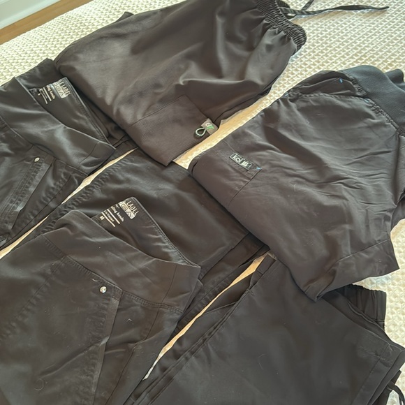 5 pairs of black scrubs - Picture 3 of 3